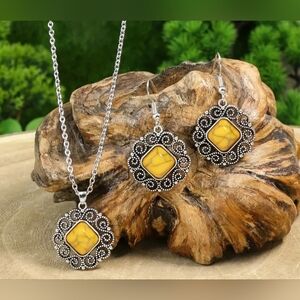 NEW Sparkling Vintage Boho Necklace And Earrings Set! NIP!